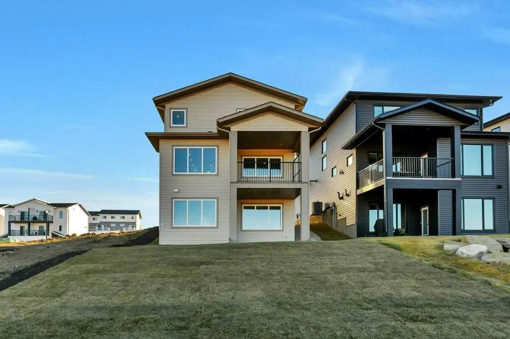 7 Vincent Gate