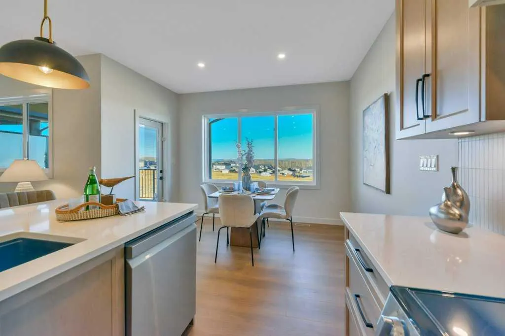 7 Vincent Gate