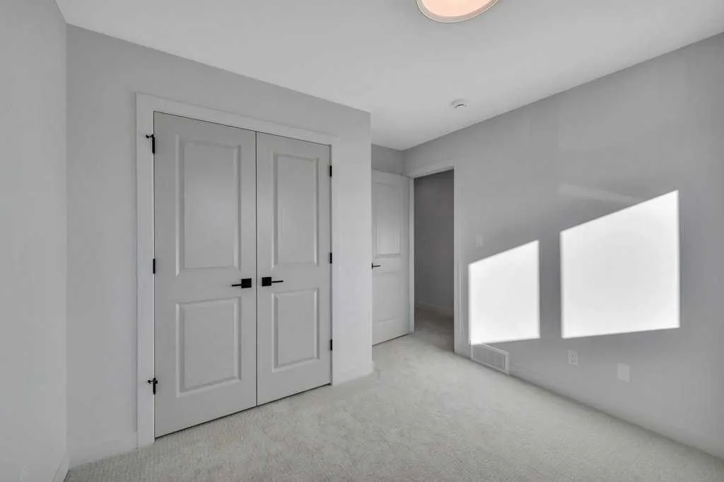 7 Vincent Gate