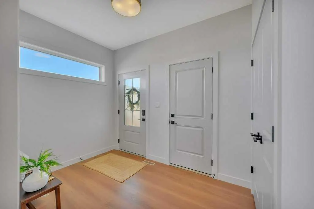7 Vincent Gate