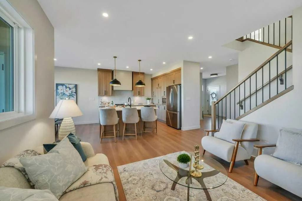 7 Vincent Gate