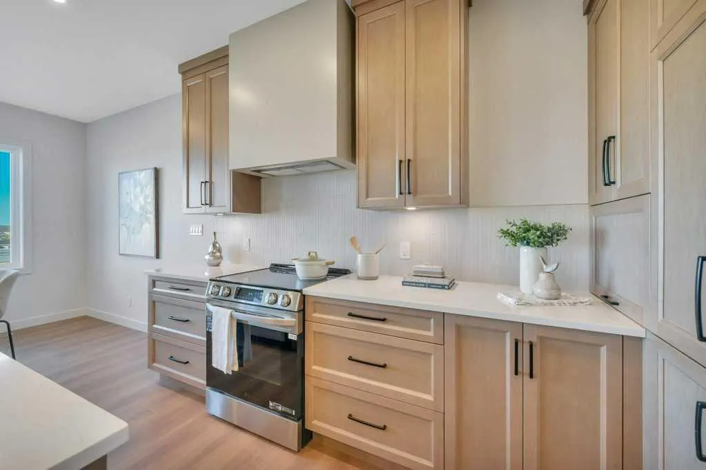7 Vincent Gate