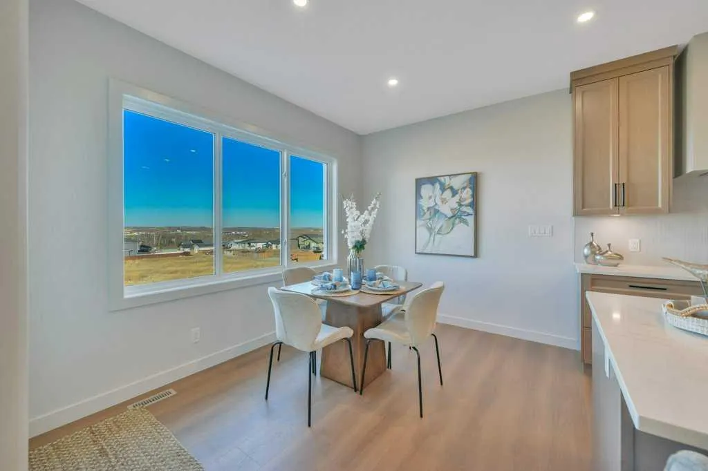 7 Vincent Gate