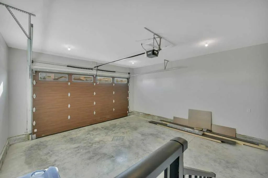7 Vincent Gate