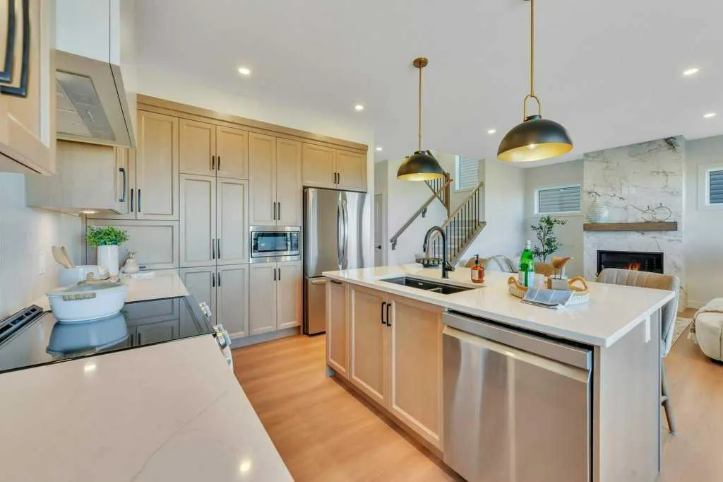 7 Vincent Gate