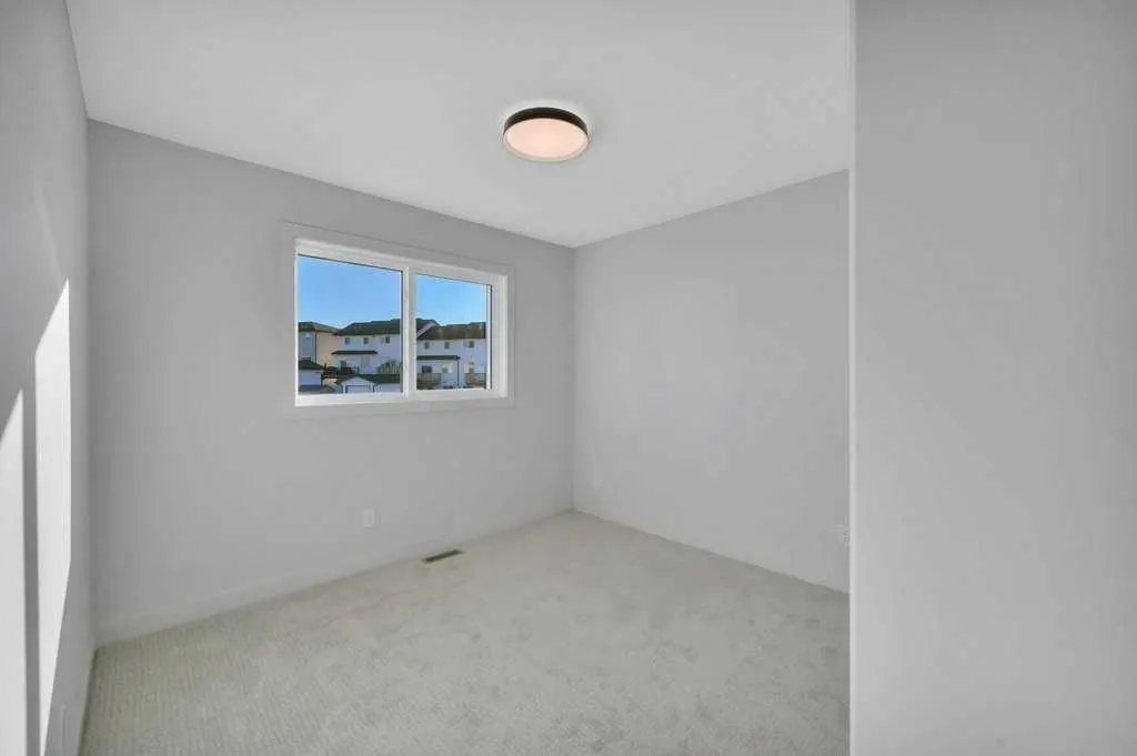 7 Vincent Gate