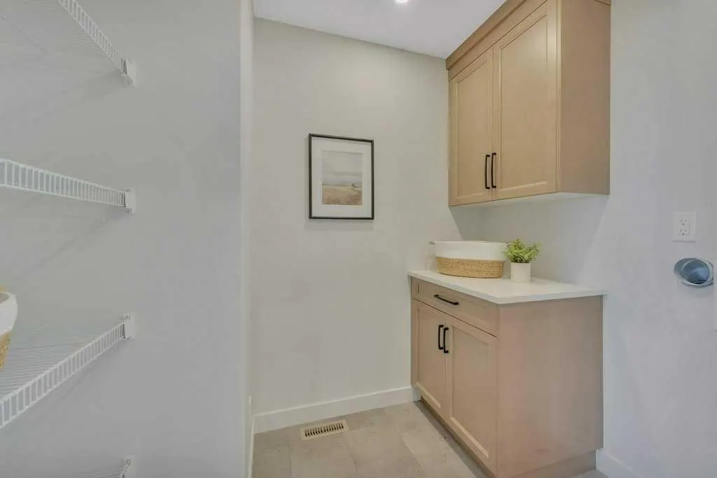 7 Vincent Gate