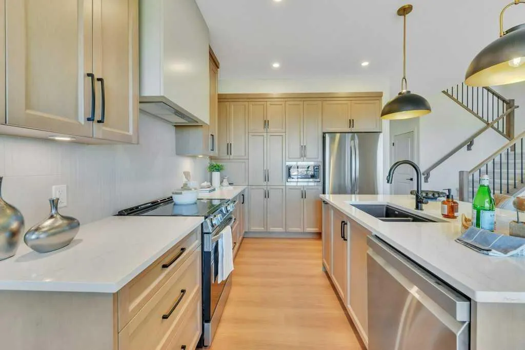 7 Vincent Gate