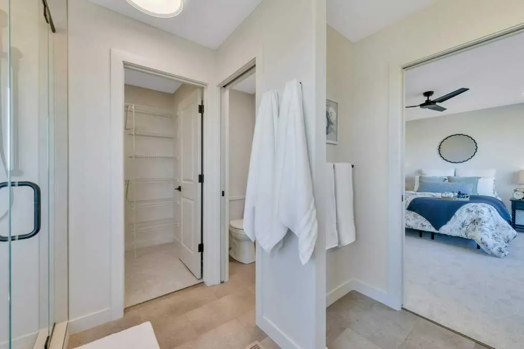 7 Vincent Gate