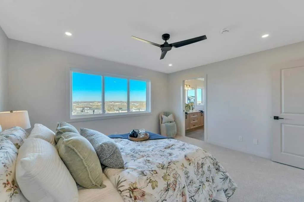 7 Vincent Gate