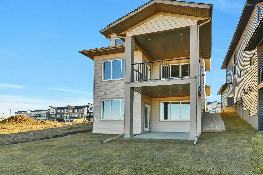 7 Vincent Gate