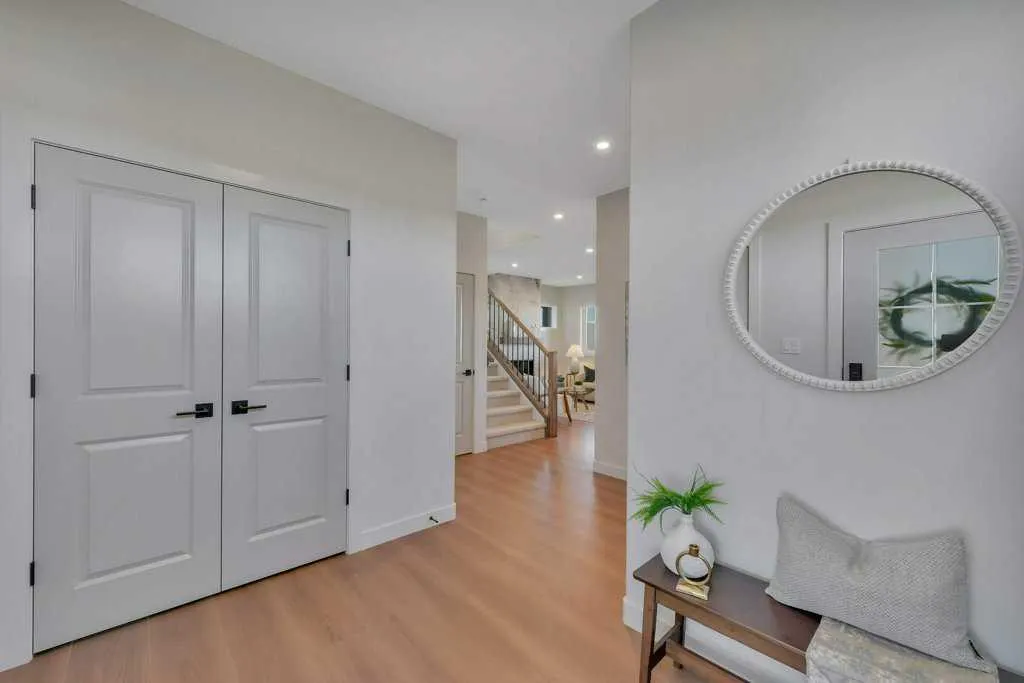 7 Vincent Gate