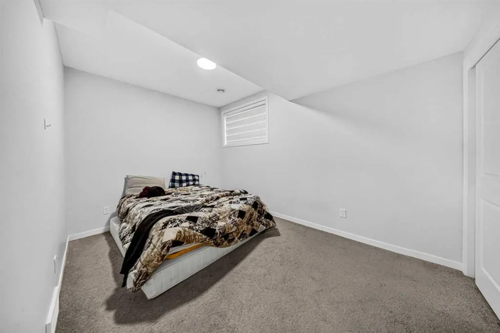 389 Cornerbrook Road NE