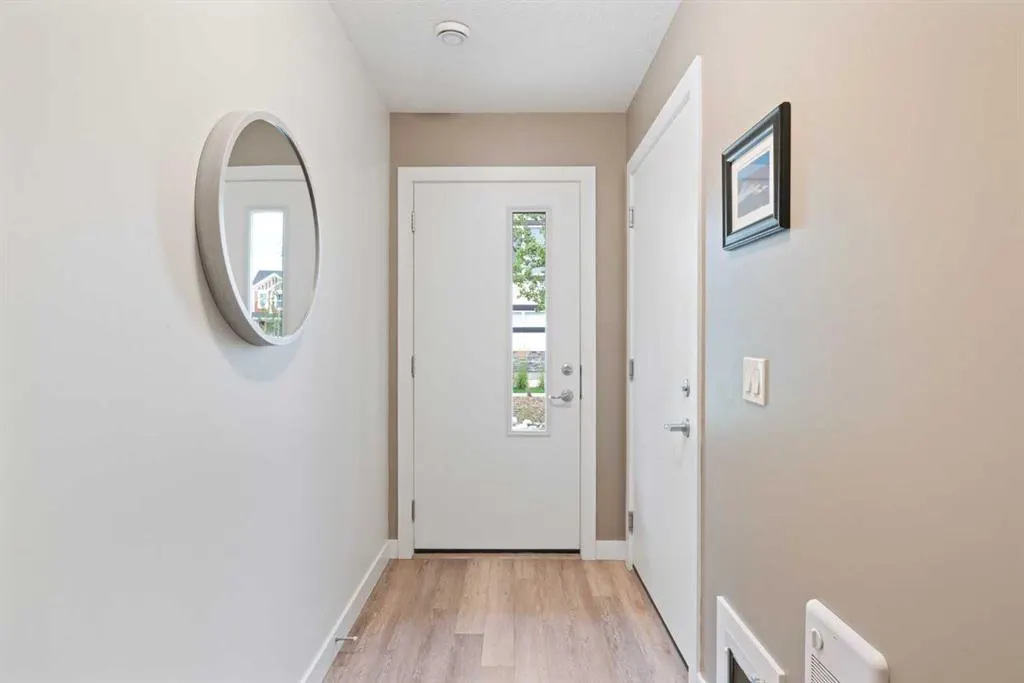 15 Evanscrest Park NW #204