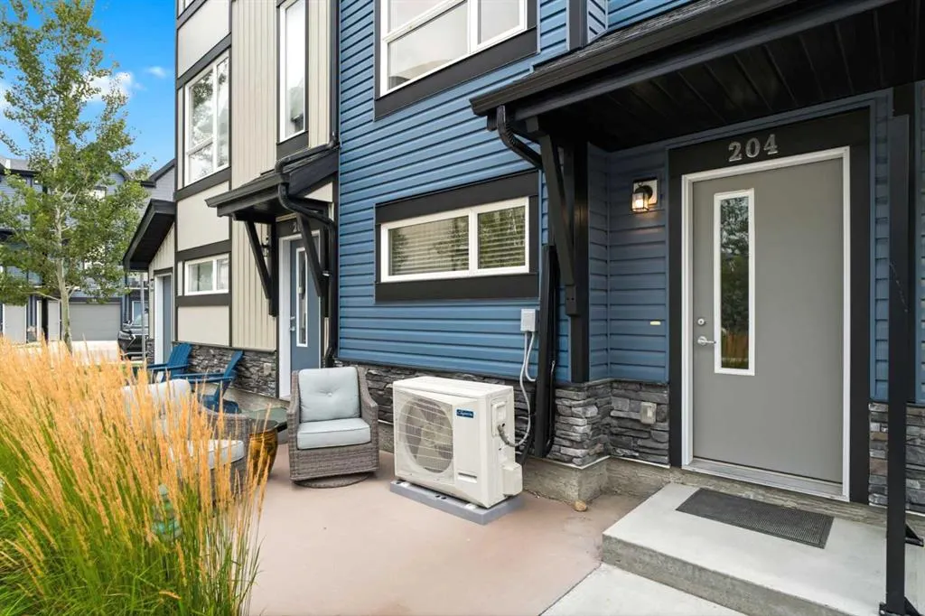 15 Evanscrest Park NW #204