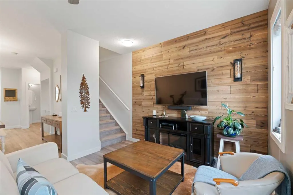 15 Evanscrest Park NW #204