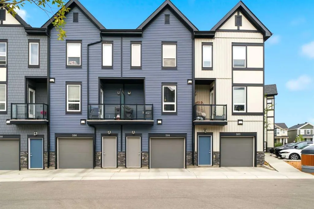 15 Evanscrest Park NW #204