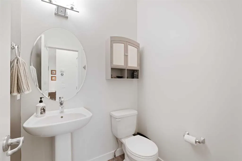 15 Evanscrest Park NW #204