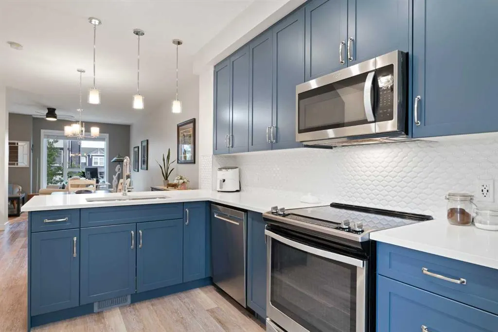 15 Evanscrest Park NW #204