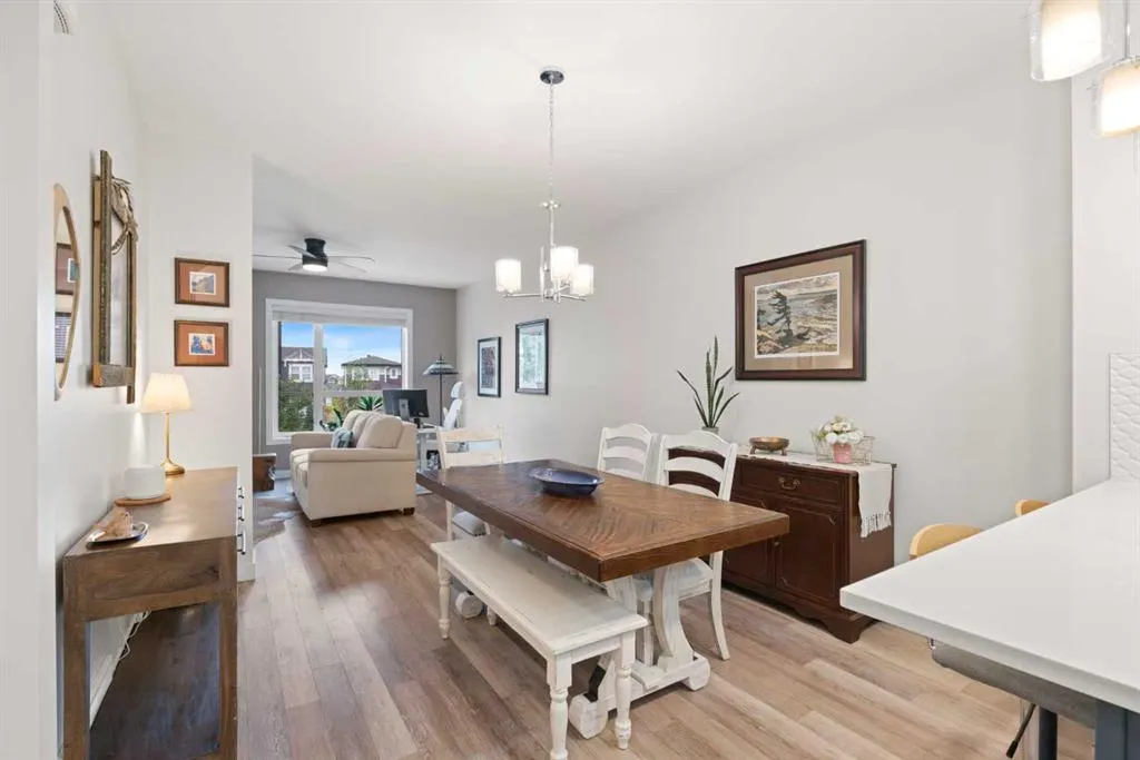 15 Evanscrest Park NW #204