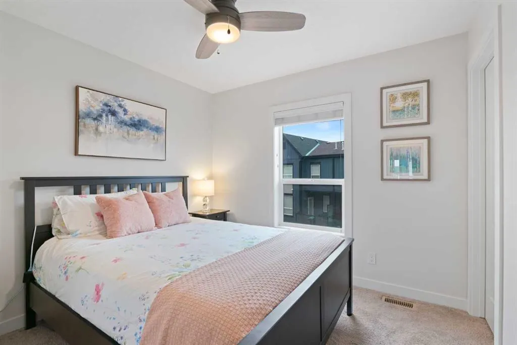 15 Evanscrest Park NW #204