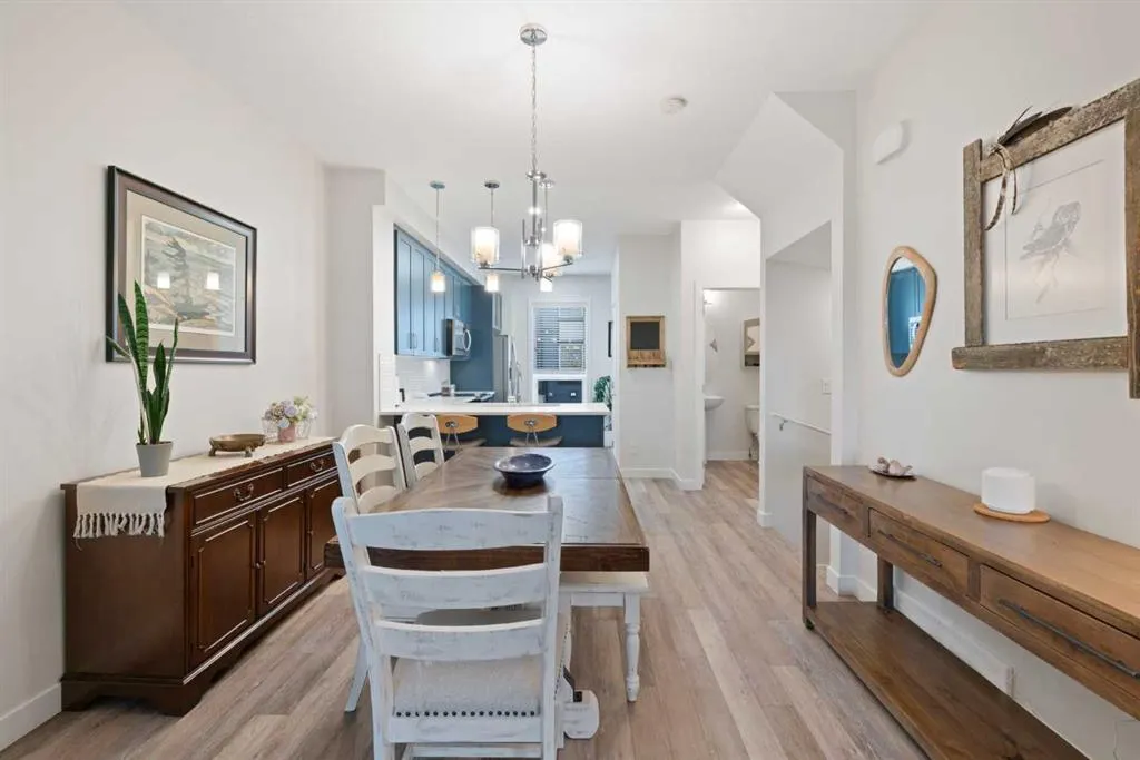 15 Evanscrest Park NW #204