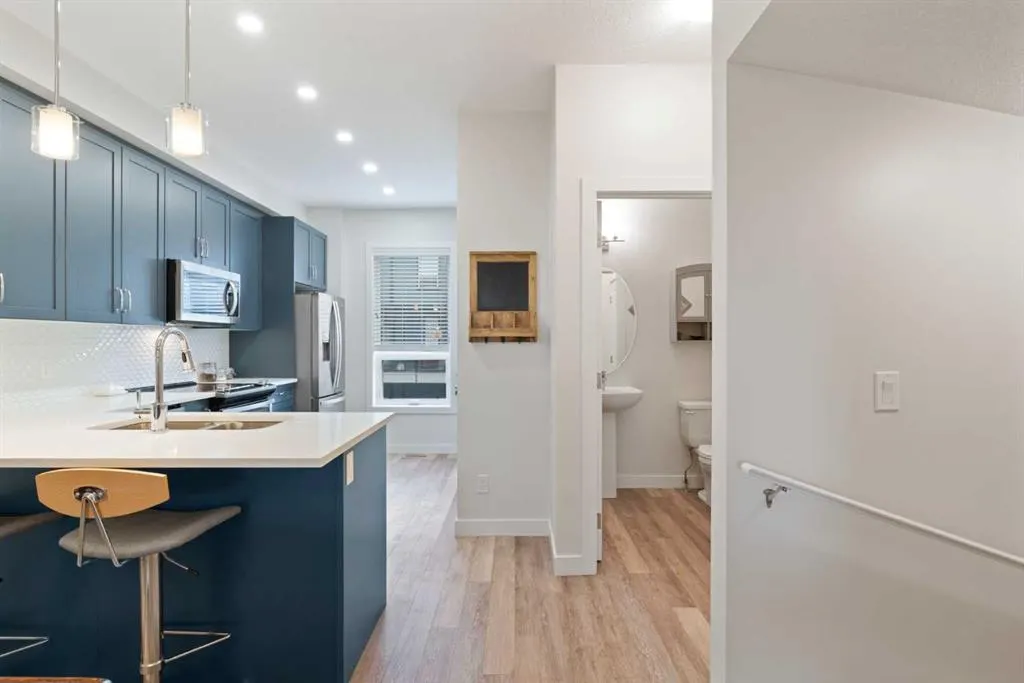 15 Evanscrest Park NW #204