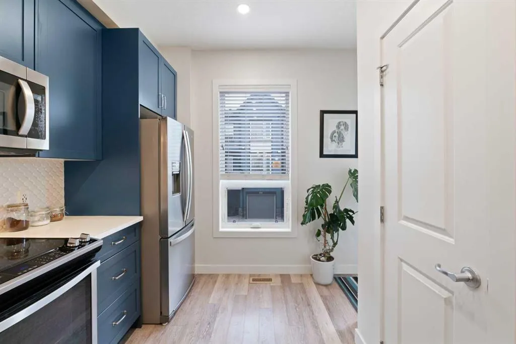 15 Evanscrest Park NW #204