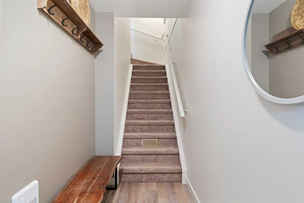15 Evanscrest Park NW #204
