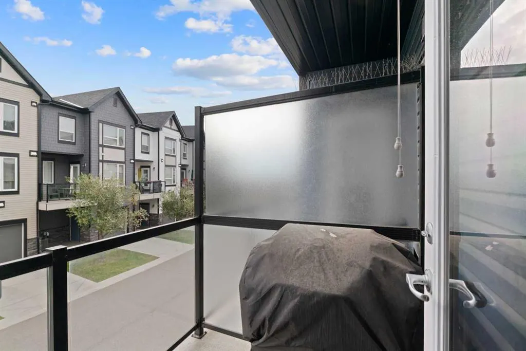 15 Evanscrest Park NW #204