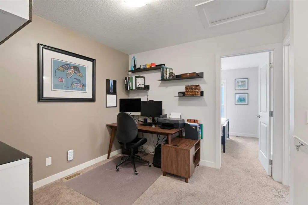 15 Evanscrest Park NW #204