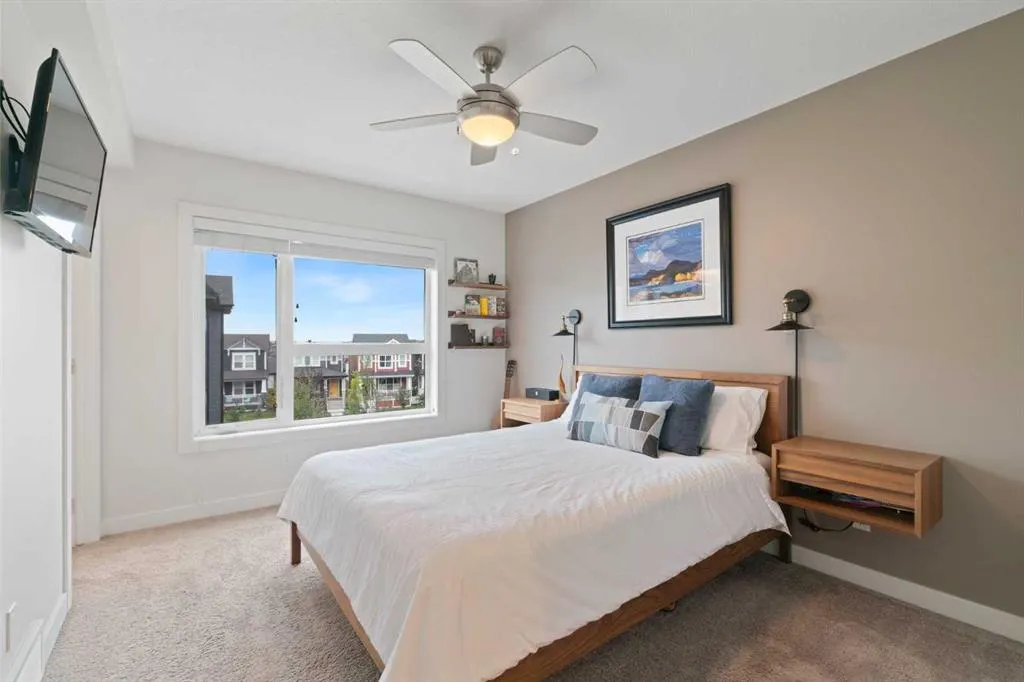 15 Evanscrest Park NW #204