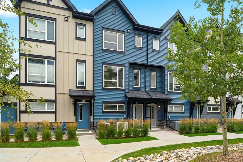 15 Evanscrest Park NW #204