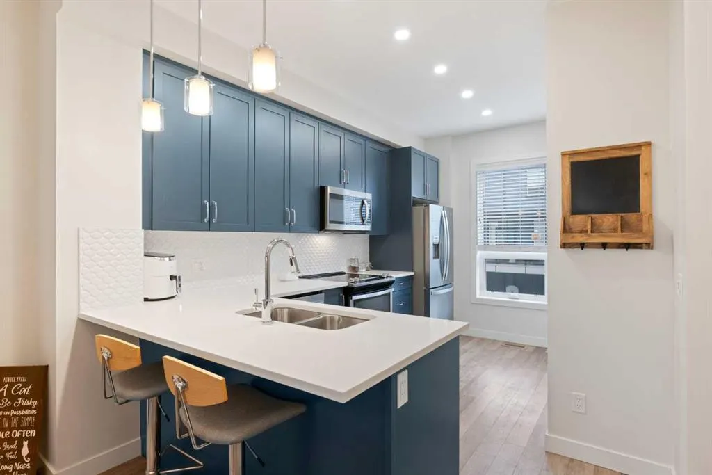 15 Evanscrest Park NW #204