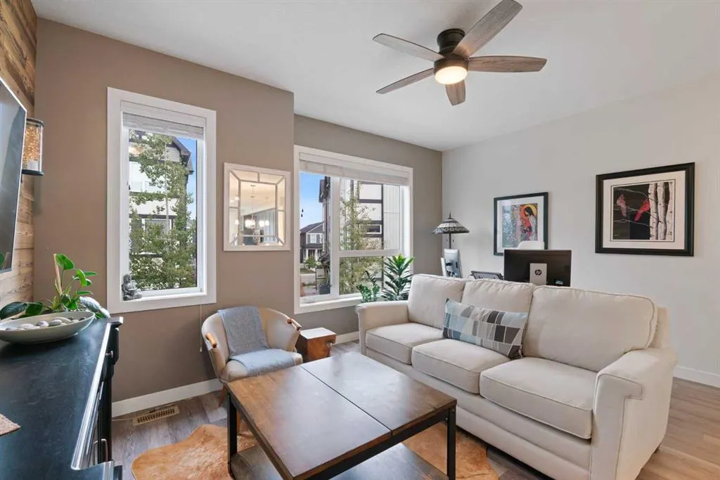 15 Evanscrest Park NW #204