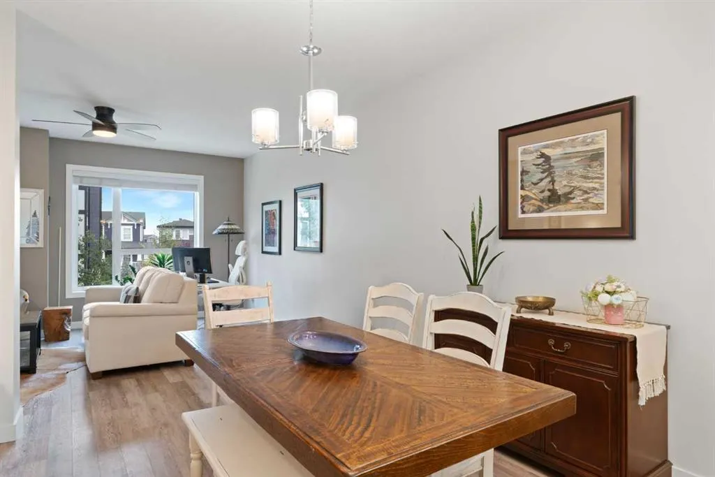 15 Evanscrest Park NW #204