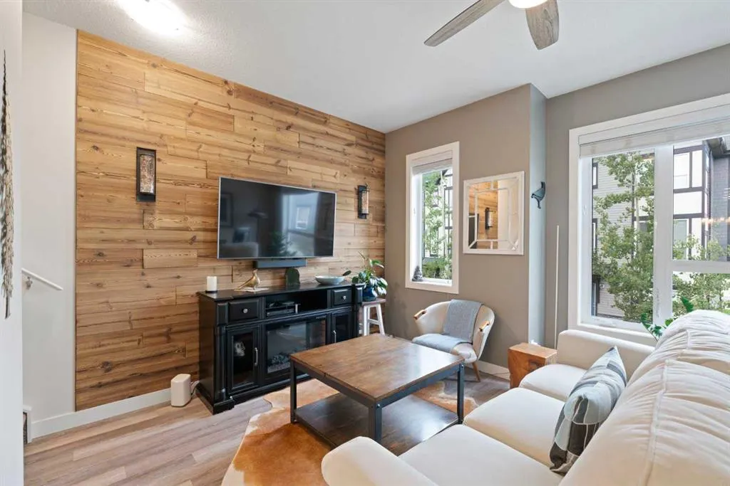 15 Evanscrest Park NW #204