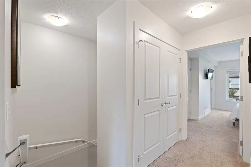 15 Evanscrest Park NW #204