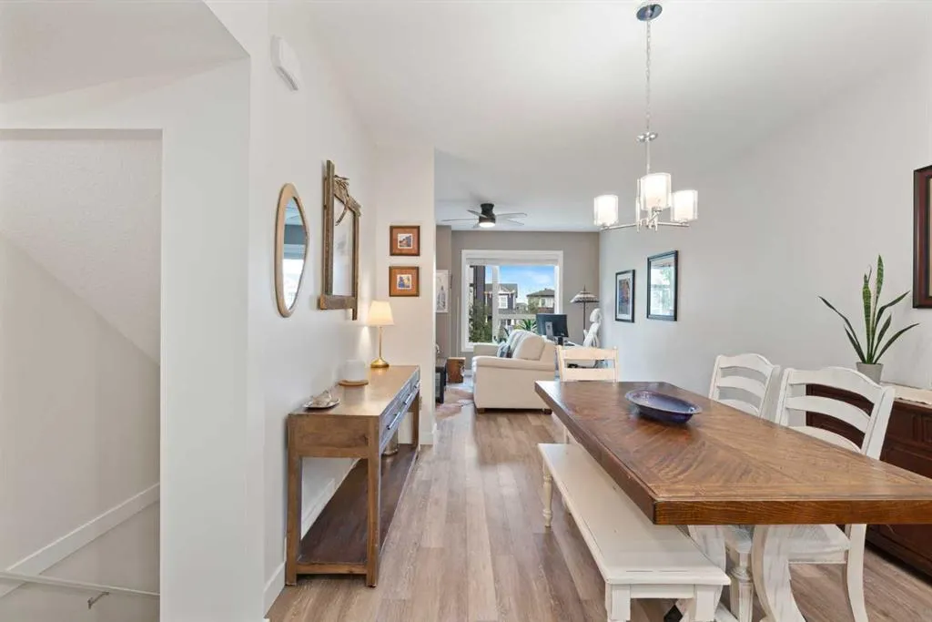 15 Evanscrest Park NW #204