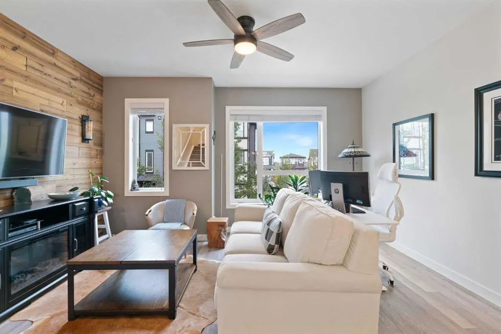 15 Evanscrest Park NW #204
