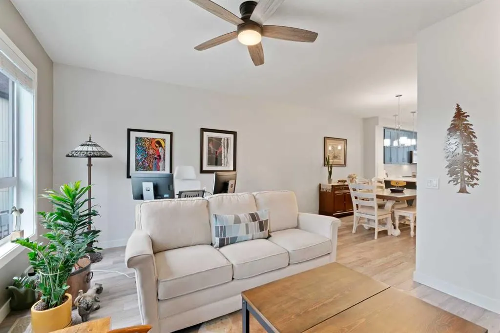 15 Evanscrest Park NW #204