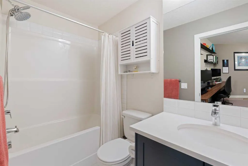 15 Evanscrest Park NW #204