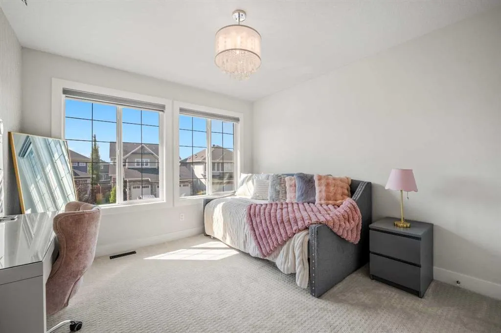 291 Legacy Mount SE