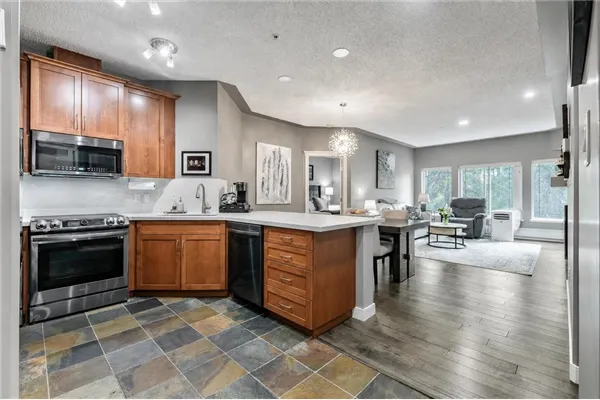 20 Discovery Ridge Close SW