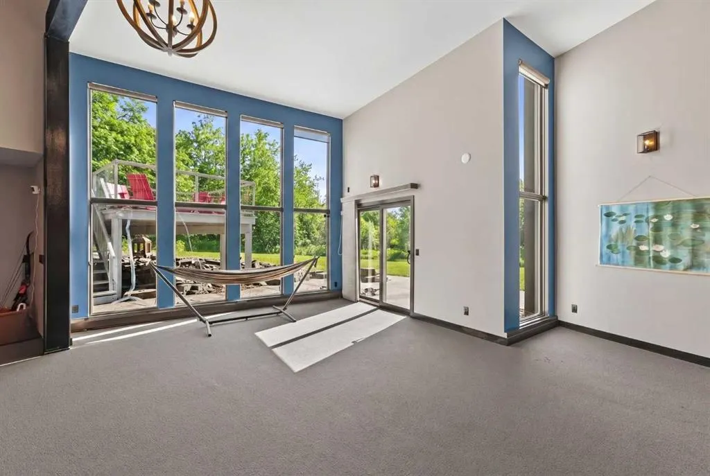 43 Westbluff Place