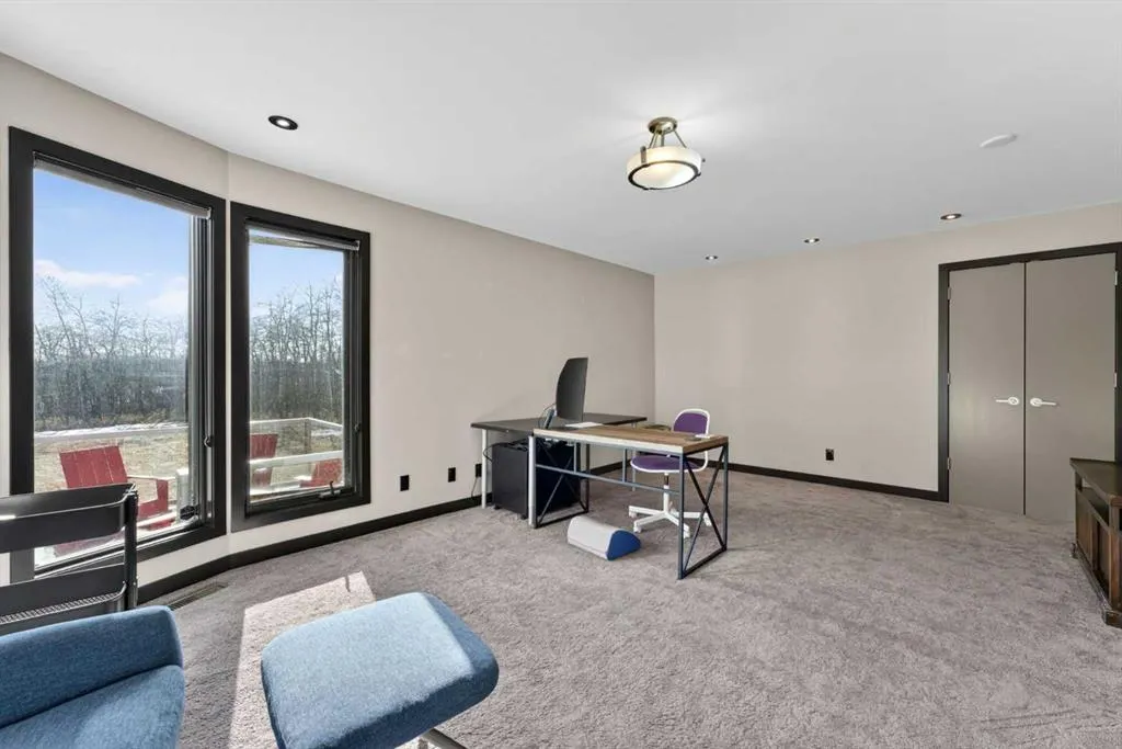 43 Westbluff Place