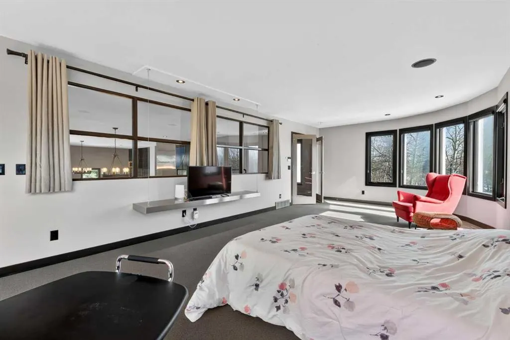 43 Westbluff Place