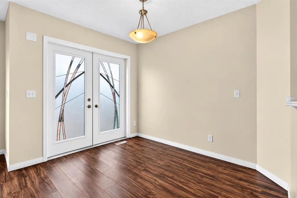 11 Saddlebrook Mews NE