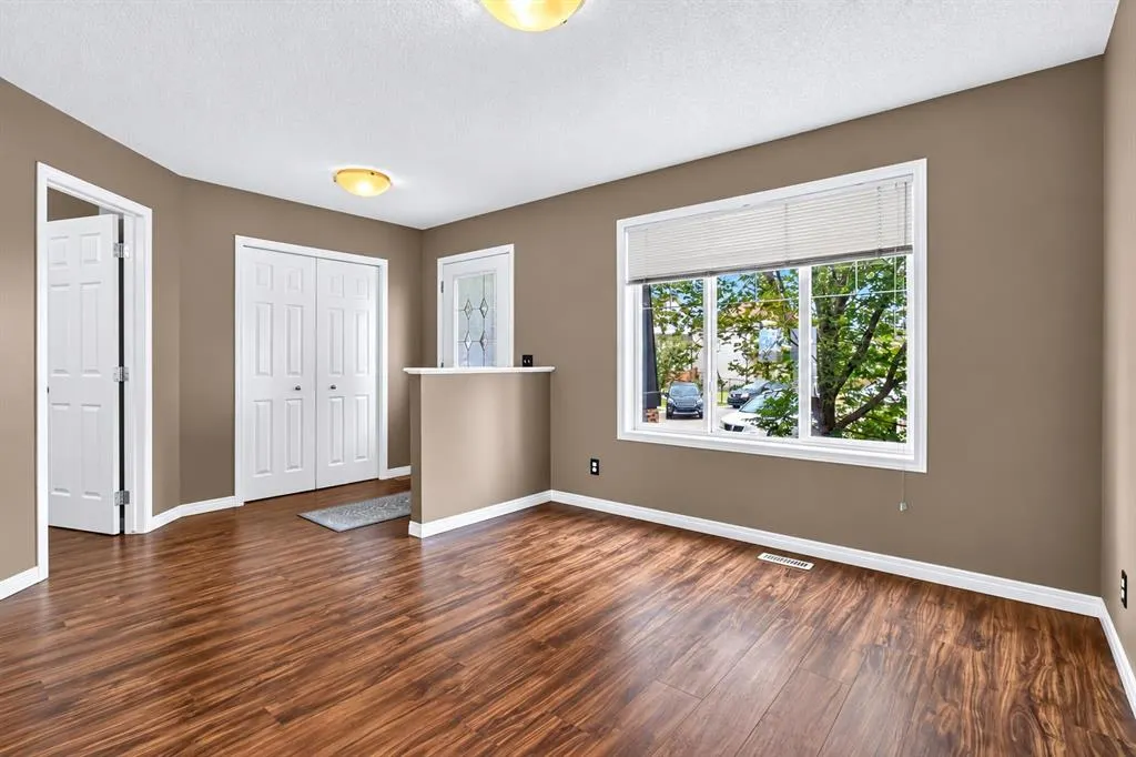 11 Saddlebrook Mews NE