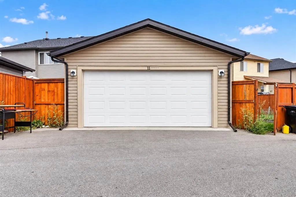 11 Saddlebrook Mews NE